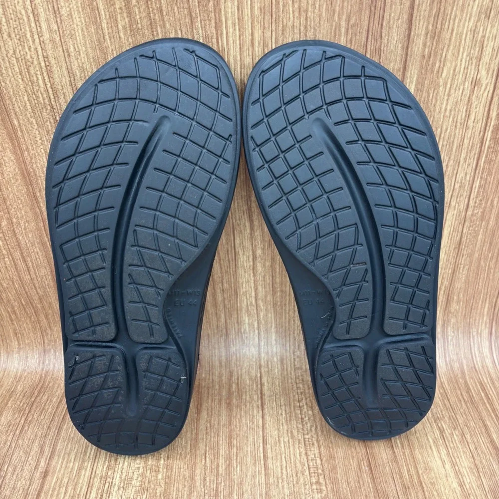 OOFOS OOriginal Recovery Sandals Mens 11 Womens 13 Black Thong Flip Flops